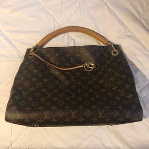 Louis Vuitton Authentic Artsy MM